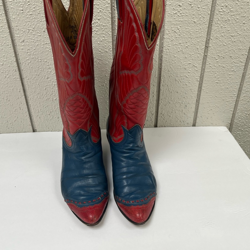 Vintage Tony Lama lizard red/blue cowgirl/cowboy boots. Size.  6.5C